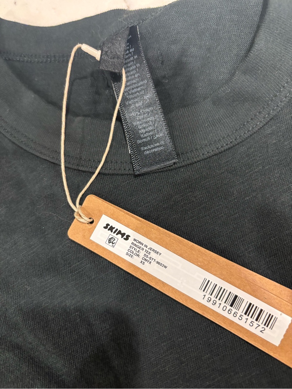 Skims Worn In Jersey Ringer Tee in Onyx Short-sleeve Crew Neck XS NWT - Picture 2 of 2